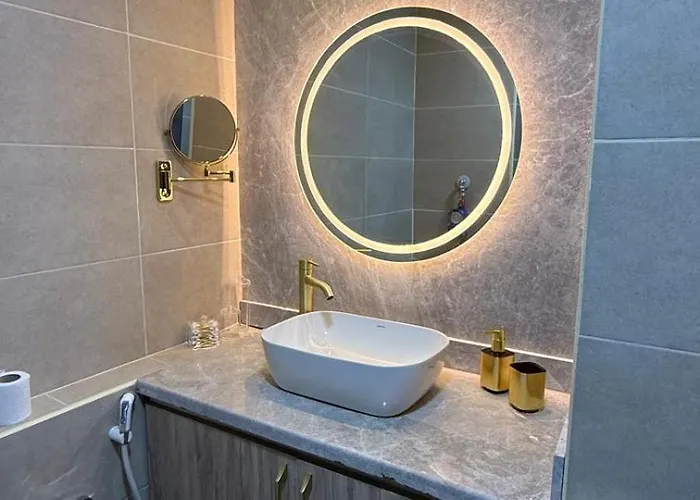 Apartment Stylish European With Pools & Access *