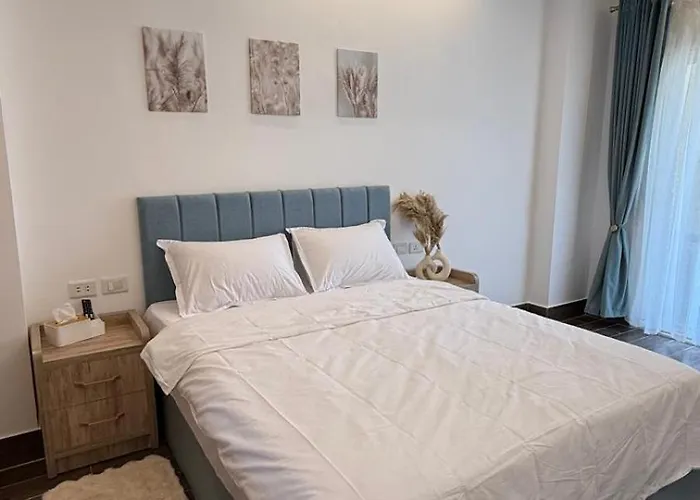 Stylish European With Pools & Access Apartment *