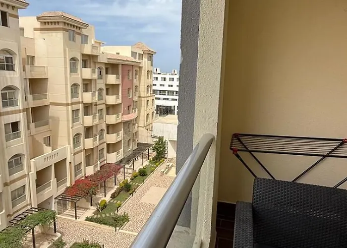 Apartment Stylish European With Pools & Access *