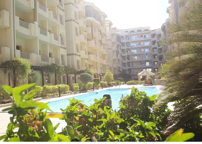 Apartment Stylish European With Pools & Access Hurghada